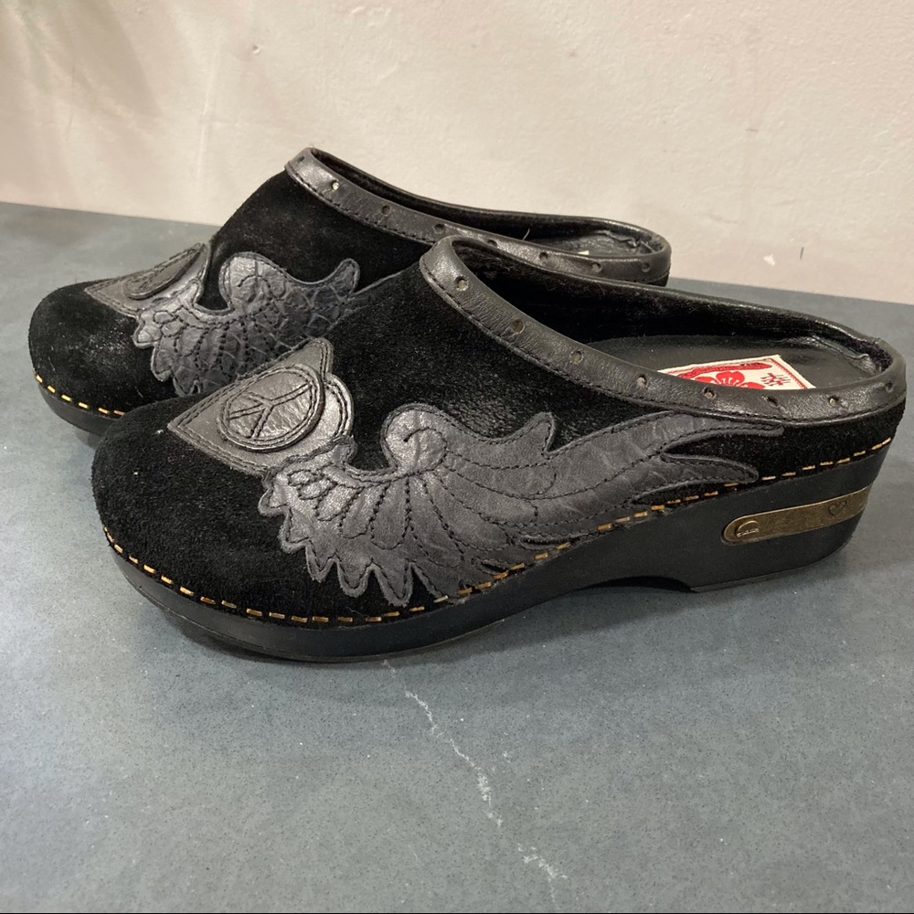 Lucky Brand sz 7 black suede leather sable peace mules peach love wings